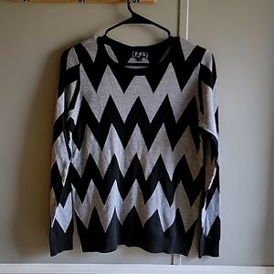 🎃POL size Medium GUC Black Grey Chevron Sweater Ribbed Crew Neck